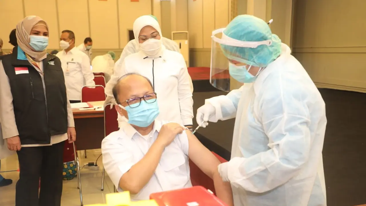 Sebanyak 4.422 pegawai Kementerian Ketenagakerjaan mengikuti vaksinasi COVID-19