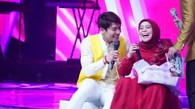 6 Potret Manis Lesty Kejora dan Rizky Billar di Konser Hijrah Cinta, Makin Dekat