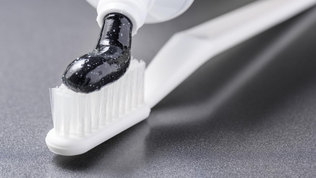 Fakta dari Dokter Gigi Soal Pasta Gigi Charcoal untuk Memutihkan Gigi, Amankah?