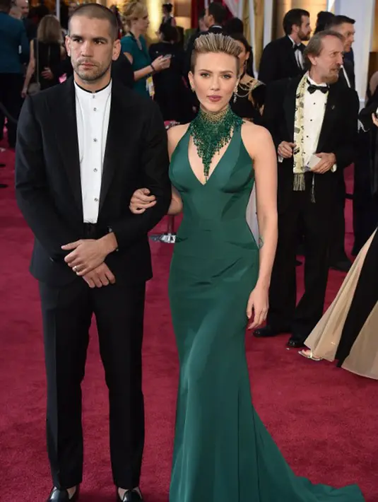 Proses cerai Scarjo dan Romain sepertinya telah memasuki tahap proses, pasalnya disiarkan bahwa dokumen cerai mereka telah masuk ke pengadilan. Kabarnya Scarjo lah yang mengajukan gugatan lebih dulu. (AFP/Bintang.com)