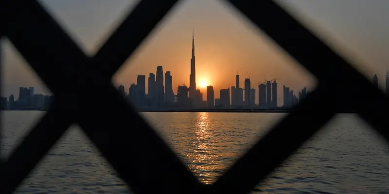 Matahari Terbenam dan Burj Khalifa