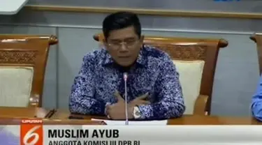 Anggota DPR dari fraksi Partai Amanat Nasional, Muslim Ayub, mempertanyakan tuntutan percobaan yang diajukan oleh jaksa penuntut umum.