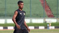 Izmy Yaman Hatuwe bergabung dengan Persela Lamongan. (Bola.com/Aditya Wany)