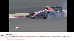 Pebalap Manor Racing asal Indonesia, Rio Haryanto, meraih catatan waktu 1 menit 37,714 detik saat latihan bebas pertama F1 GP Bahrain di Sirkuit Internasional Sakhir, Bahrain, Jumat (1/4/2016). (Bola.com/Twitter/F1)