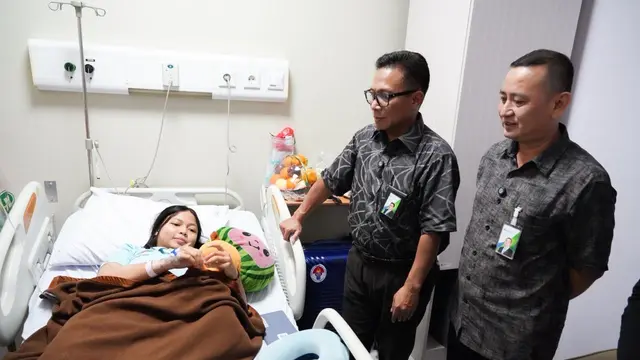 Pastikan Layanan Optimal, Dirut BPJS Ketenagakerjaan Turun Langsung Jenguk Peserta yang Dirawat