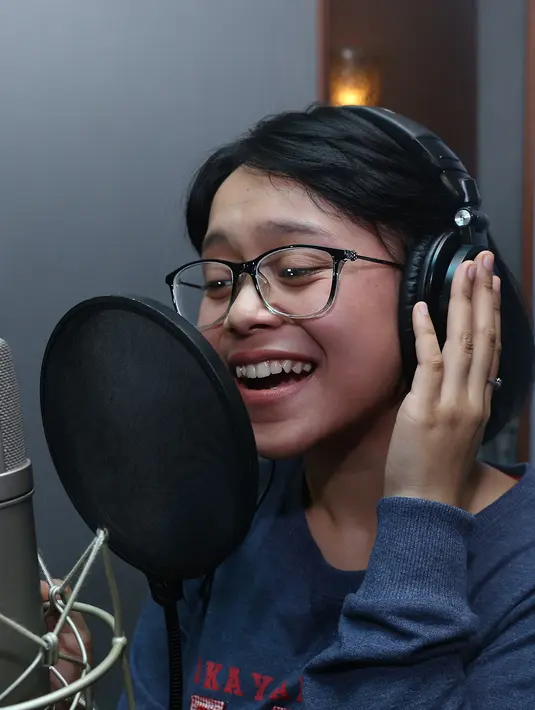 Lagu Zapin Melayu ini bagi Lesti menjadi sesuatu yang baru lantaran bernuansa melayu. Lagu bercerita tentang bagaimana keindahan gerak dan kostumnya Zapin Melayu.(Andy Masela/Bintang.com)