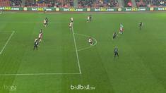 Berita video highlights Premier League antara Southampton Vs Crystal Palace 1-2. This video is presented by Ballball.