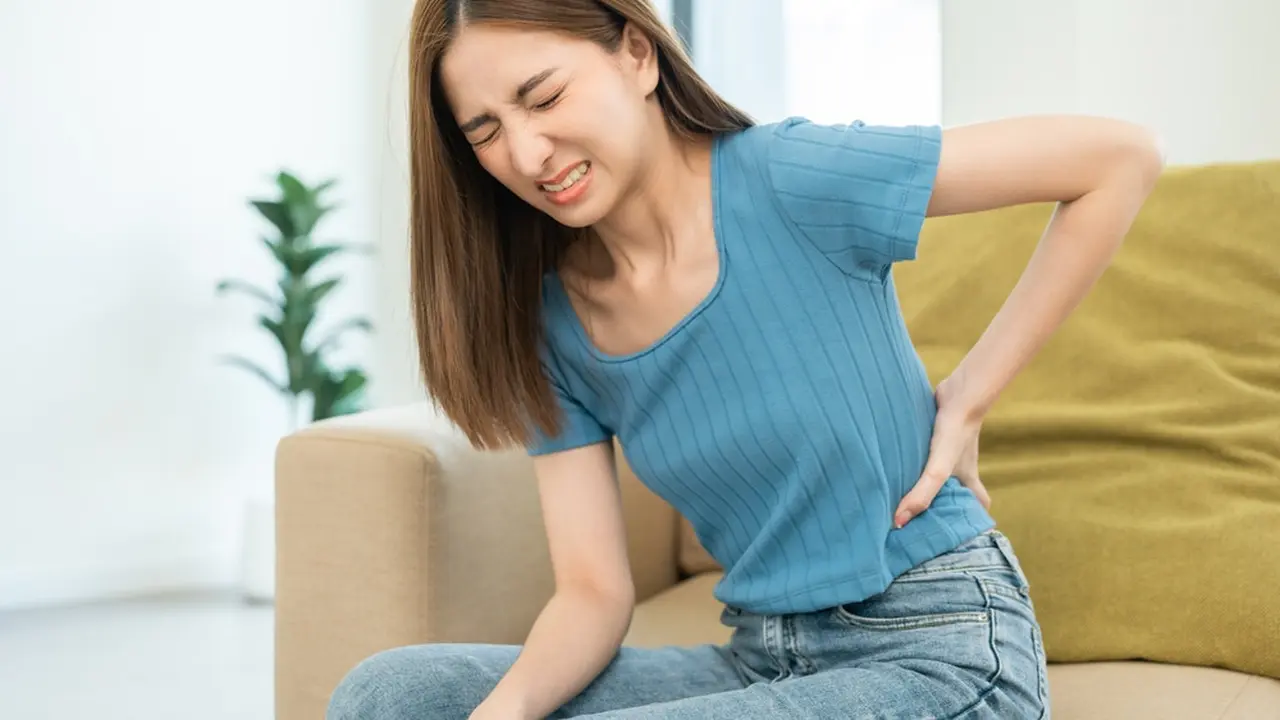 Perempuan Sakit Pinggang.