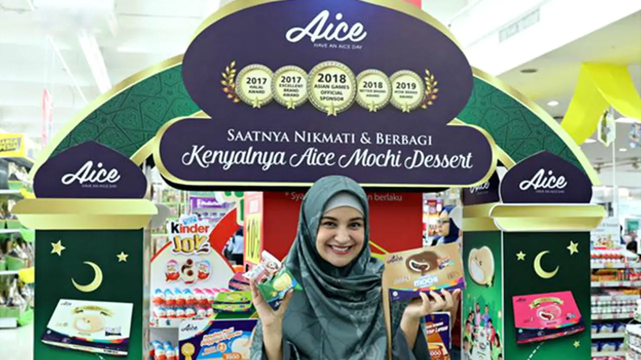 Jadi Pejuang Senyum, 9 Selebriti Ini Bagi-Bagi Hadiah Menarik Buat Netizen!