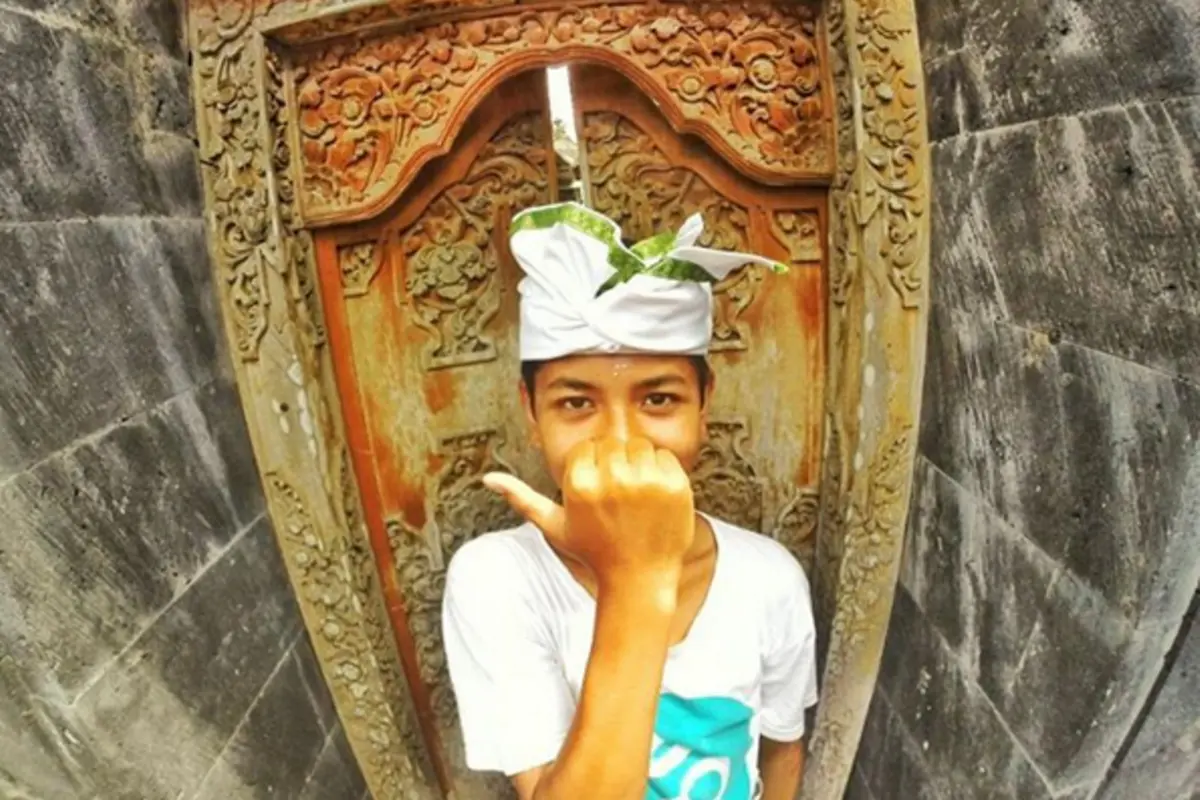 'Selfie' yang Hiasi Peringatan Tumpek Landep