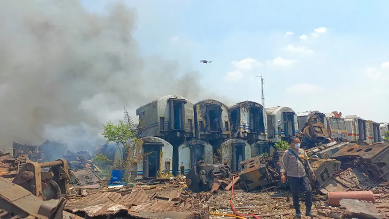Kawasan Kuburan Kereta di Stasiun Purwakarta Terbakar, Begini Penyebabnya
