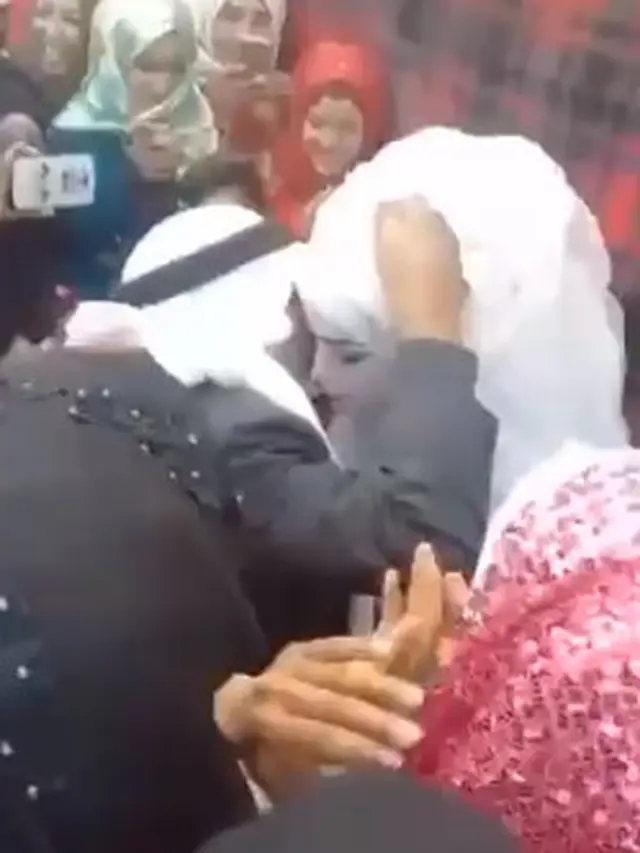 Viral Pria Ini Menikah ke-37 Kali, Disaksikan Langsung 28 Istri dan 135 Anaknya