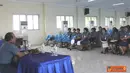 Citizen6, Jakarta: Aspers Panglima Kolinlamil Kolonel Laut (E) Sugiarto memberikan arahan kepada Kowal yang berdinas di Kolinlamil di Gedung Laut Natuna Mako Kolinlamil, Tanjung Priok, Jakarta, Selasa (16/10). (Pengirm: Dispenkolinlamil).
