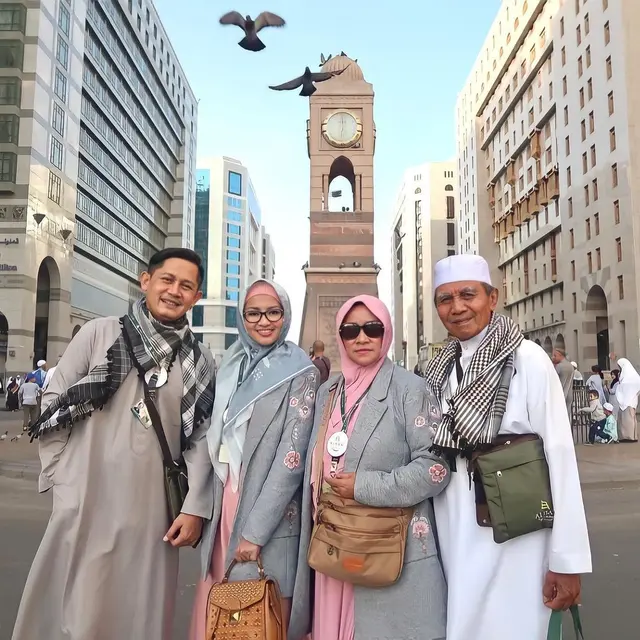 6 Potret Fitri Carlina saat Pakai Hijab, Bikin Pangling