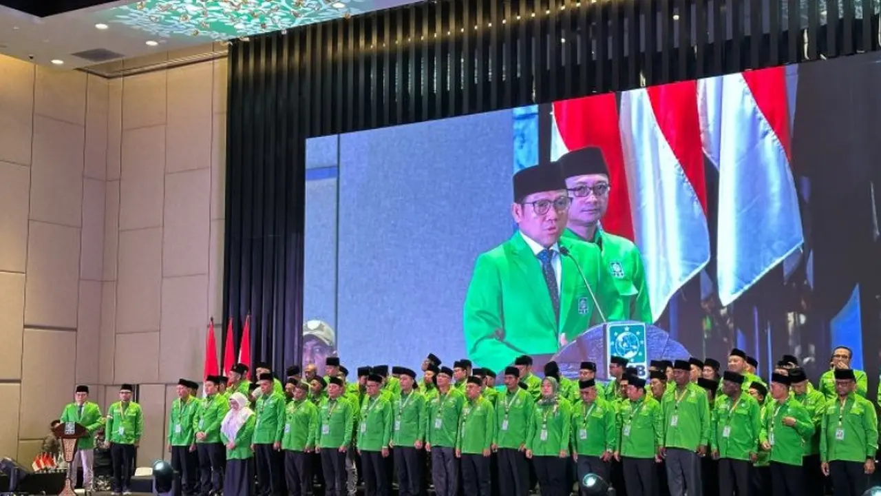 Ketua Umum DPP Partai Kebangkitan Bangsa Abdul Muhaimin Iskandar (Cak Imin) melantik sejumlah pimpinan DPW PKB di kawasan Gambir, Jakarta.