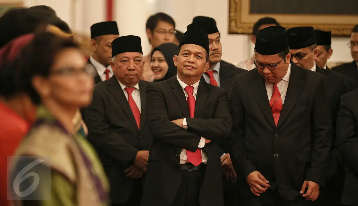 Ketua Komite Ekonomi dan Industri Nasional (KEIN), Soetrisno Bachir sebelum pelantikan jajaran pengurus KEIN yang dipimpin oleh Presiden Jokowi di Istana Negara, Jakarta, Rabu (20/1). (Liputan6.com/Faizal Fanani)