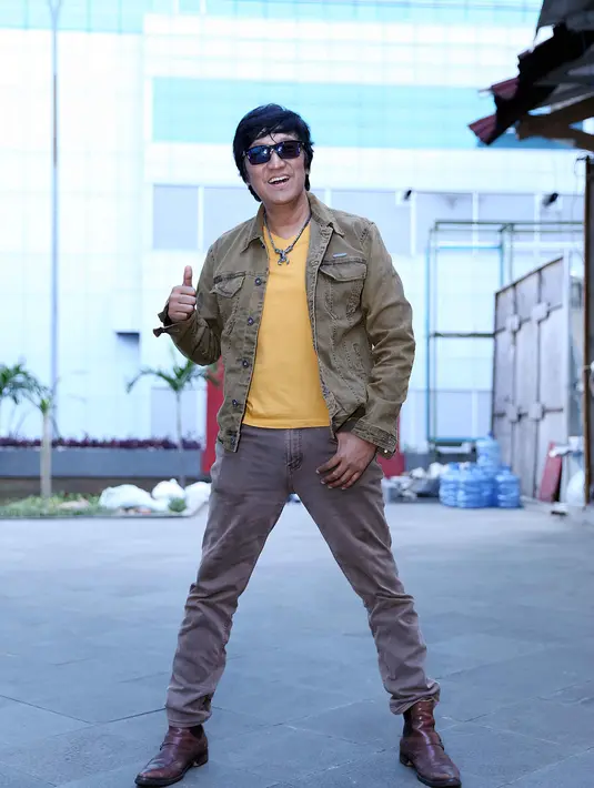 Meski demikian, saat anaknya belum pulang hingga larut malam, tentu saja dirinya merasa khawatir. Apalagi anak perempuan. Rocker itu melihat larut malam bukan jam aman bagi perempuan. (Nurwahyunan/Bintang.com)