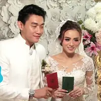 Ifan Seventeen resmi menikah dengan Dylan Sahara pada hari Rabu, (02/11/2016). Seperti ini perasaan yang mereka rasakan setelah menikah.