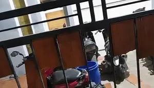 Rumah Polisi Karawang Dirusak Sekelompok Orang Bawa Senjata Tajam
