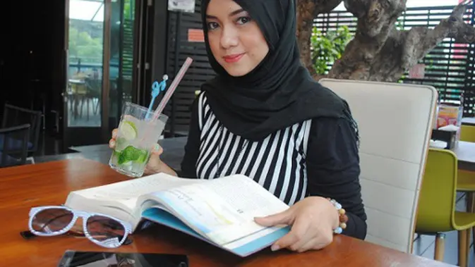 Sakit Perut Saat Minum Es Ini Penjelasan Ilmiah Dan Solusinya Beauty Fimela Com