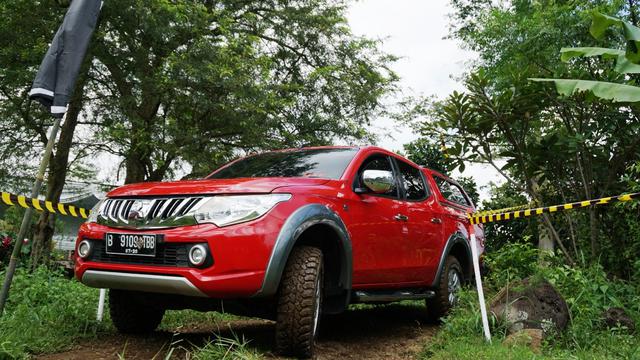 Mitsubishi Latih Pengguna Triton Berkendara Offroad Dengan Benar (foto: PT MMKSI)