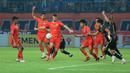 <p>Pemain Persija Jakarta, Ondrej Kudela (tengah) berusaha melepaskan tendangan ke gawang Bhayangkara Presisi pada laga pekan ketiga BRI Liga 1 2023/2024 di Stadion Patriot Candrabhaga, Bekasi, Minggu (16/7/2023). Persija menang dengan skor 4-1. (Bola.com/M Iqbal Ichsan)</p>