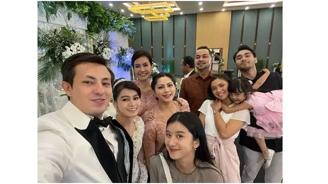 Segera Tayang, Ini 6 Potret Kompak Angela Gilsha dengan Pemain Dewi Rindu