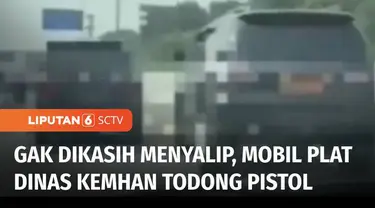 Aksi koboi jalanan, seorang pengendara mobil mewah menodongkan senjata api ke pengendara lain di ruas Tol Jagorawi, Jakarta Timur. Video arogansi pengendara mobil berplat dinas Kementerian Pertahanan itu pun viral.