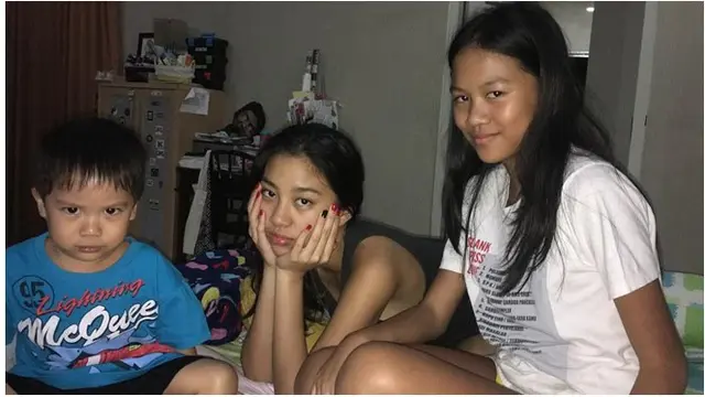 Mezzaluna D’azzuri saat bersama kedua adiknya, siblings goals.