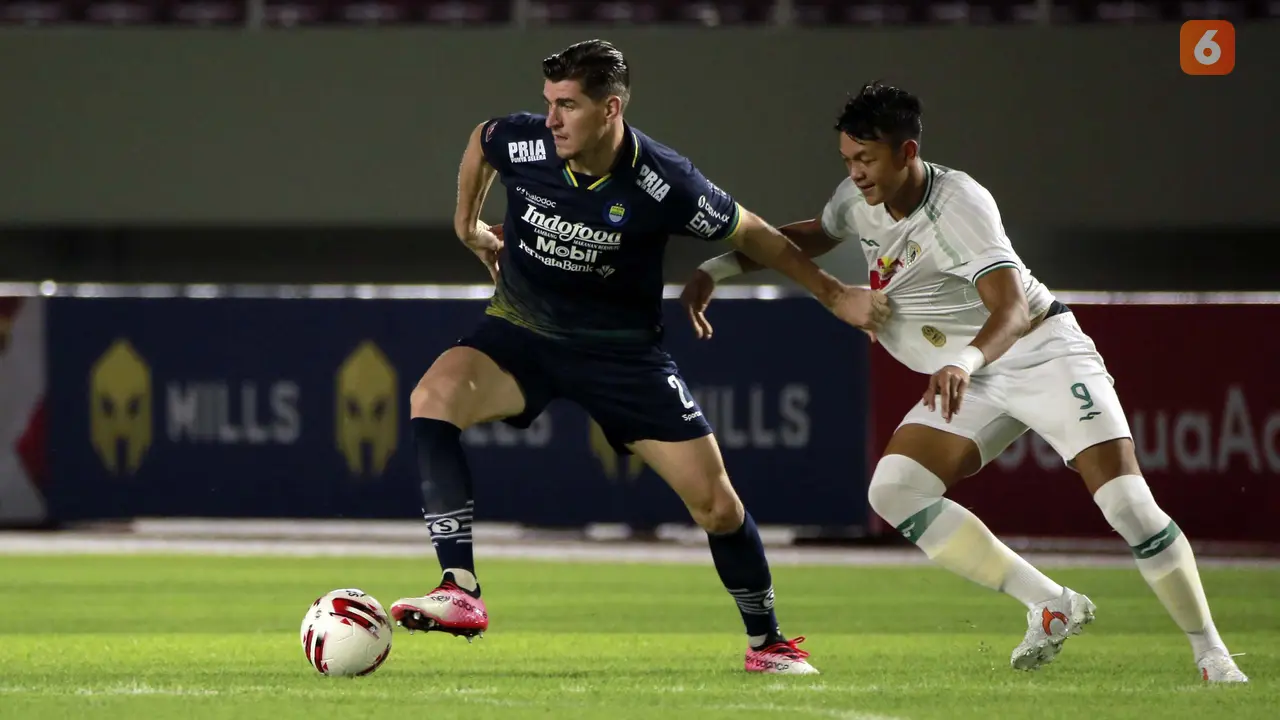 FOTO: Persib Tantang Persija di Final Piala Menpora 2021 usai Singkirkan PS Sleman - Nick Kuipers; Saddam Emiruddin Gaffar