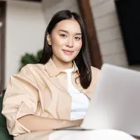 Ilustrasi perempuan karir yang sukses dan bahagia/copyright freepik.com/benzoix