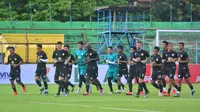 Skuat Barito Putera melakukan sesi latihan jelang laga kontra PSM Makassar dalam lanjutan Shopee Liga 1 2020 yang akan dihelat pada Minggu (15/3/2020). (Bola.com/Abdi Satria)