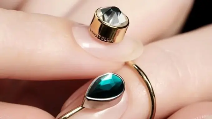 Tren nail ring ala Unistella/Foto: copyright instagram.com/nail_unistella