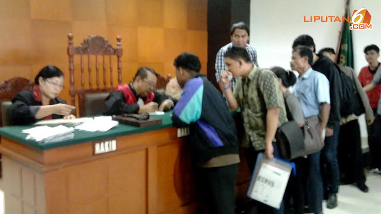 sidang-busway-131129b.jpg