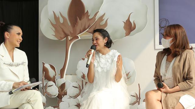 Andien dalam gelar wicara dan peluncuran MamyPoko Royal Soft di Jakarta, Agustus 2022. (Foto: Dok. Koleksi Pribadi)