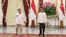 Presiden Joko Widodo saat menerima Ketua Umum Partai Gerindra Prabowo Subianto di Istana Merdeka, Jakarta, Jumat (11/10/2019). Dalam pertemuan tersebut mereka membahas permasalahan bangsa dan koalisi. (Liputan6.com/Angga Yuniar)