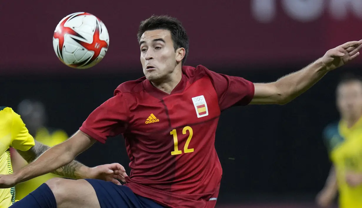 Eric Garcia - Bek muda ini telah membuktikan ketangguhannya sebagai pemain bertahan. Usai sukses menjadi pilihan utama di Timnas Spanyol kini ia juga dipercaya pelatih Barcelona, Ronald Koeman untuk menjadi rekan duet Gerard Pique di lini belakang. (Foto: AP/Silvia Izquierdo)