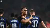 Striker Inter Milan, Lautaro Martinez, merayakan gol yang dicetaknya ke gawang Atletico Madrid di Stadion Wanda Metropolitano, Minggu (12/8/2018) dini hari WIB. (Twitter Inter Milan)