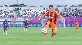 Pemain Borneo FC, Mariano Peralta, mengontrol bola saat melawan Persita Tangerang pada laga pekan ke-24 BRI Liga 1 2024-2025 di Stadion Indomilk Arena, Tangerang, Sabtu (22/2/2025). (Bola.com/M Iqbal Ichsan)