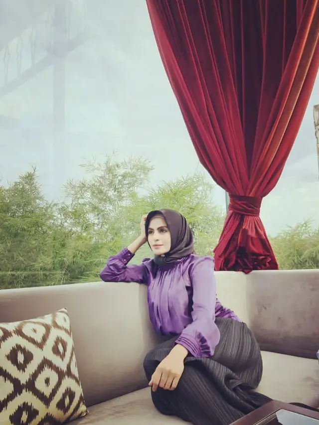 6 Potret Terbaru Asha Shara Usai Jadi Janda yang Tetap Kenakan Hijab