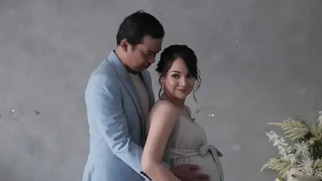 6 Potret Terbaru Maternity Shoot Angelica Simperler Bareng Suami, Romantis