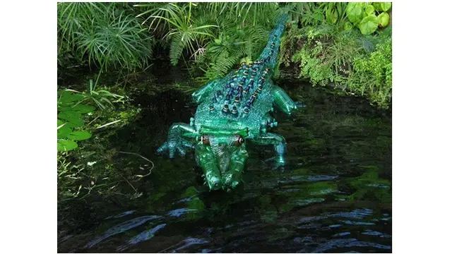 Karya Kreatif Botol Plastik Bekas Berbentuk Hewan Ini Keren Abis