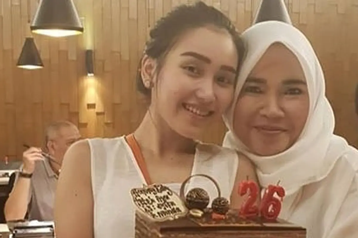 [Bintang] Ultah Ayu Ting Ting