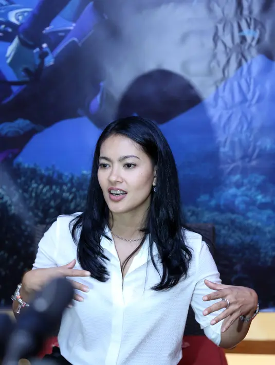 Dua tahun Lola Amaria memikirkan keindahan alam Labuan Bajo. Sebelum akhirnya ia ketemu dengan Titin Wattimena yang menulis skenario pada film sebelumnya berjudul, Minggu Pagi di Victoria Park (2010). (Nurwahyunan/Bintang.com)