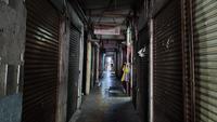 Sekuat Tenaga Bertahan di Lorong Gelap dan Sunyi Pasar Tanah Abang
