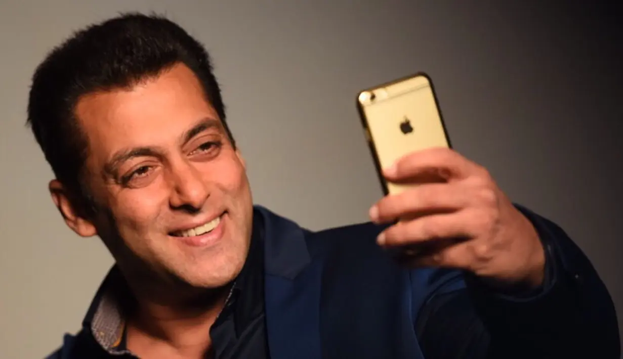 Seperti yang dilansir dari NDTV, Salman Khan dikabarkan depresi saat masuk sebagai narapidana nomor 106 di Penjara Jodhpur. Seorang sumber menyebutkan jika Salman menjalani pemeriksaan medis sebelum masuk penjara. (Foto: instagram.com/beingsalmankhan)