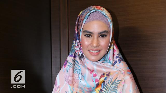 Dituding Rela Lepas Jilbab demi Film, Ini Kata Kartika 