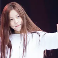 Tak hanya berbakat, Yeri Red Velvet juga mempunyai kecantikan yang natural. Lihat saja saat Yeri tidak mengenakan make up, ia tetap terlihat cantik memesona. (Foto: allkpop.com)