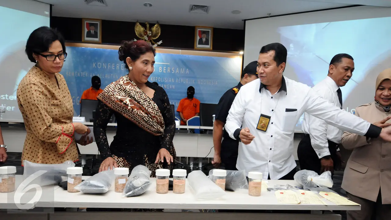 20161026-Menteri Susi Paparkan Penggagalan Penyelundupan Benih Lobster-Jakarta