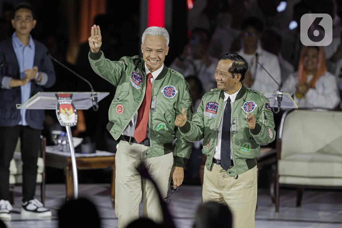 Capres-Cawapres 03 Ganjar-Mahfud Kenakan Jaket Bomber ala Film Top Gun
